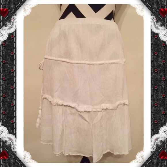 Max Studio Tied Side White Skirt - Picture 3 of 6